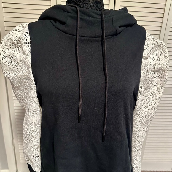 Alice and Olivia Sweatshirt Hoodie with lace sleeves - Picture 3 of 8